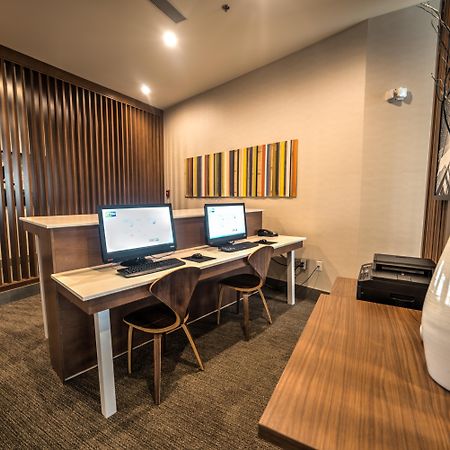 Holiday Inn Express & Suites - West Edmonton-Mall Area By Ihg Εξωτερικό φωτογραφία