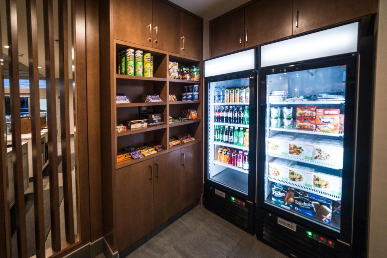 Holiday Inn Express & Suites - West Edmonton-Mall Area By Ihg Εξωτερικό φωτογραφία